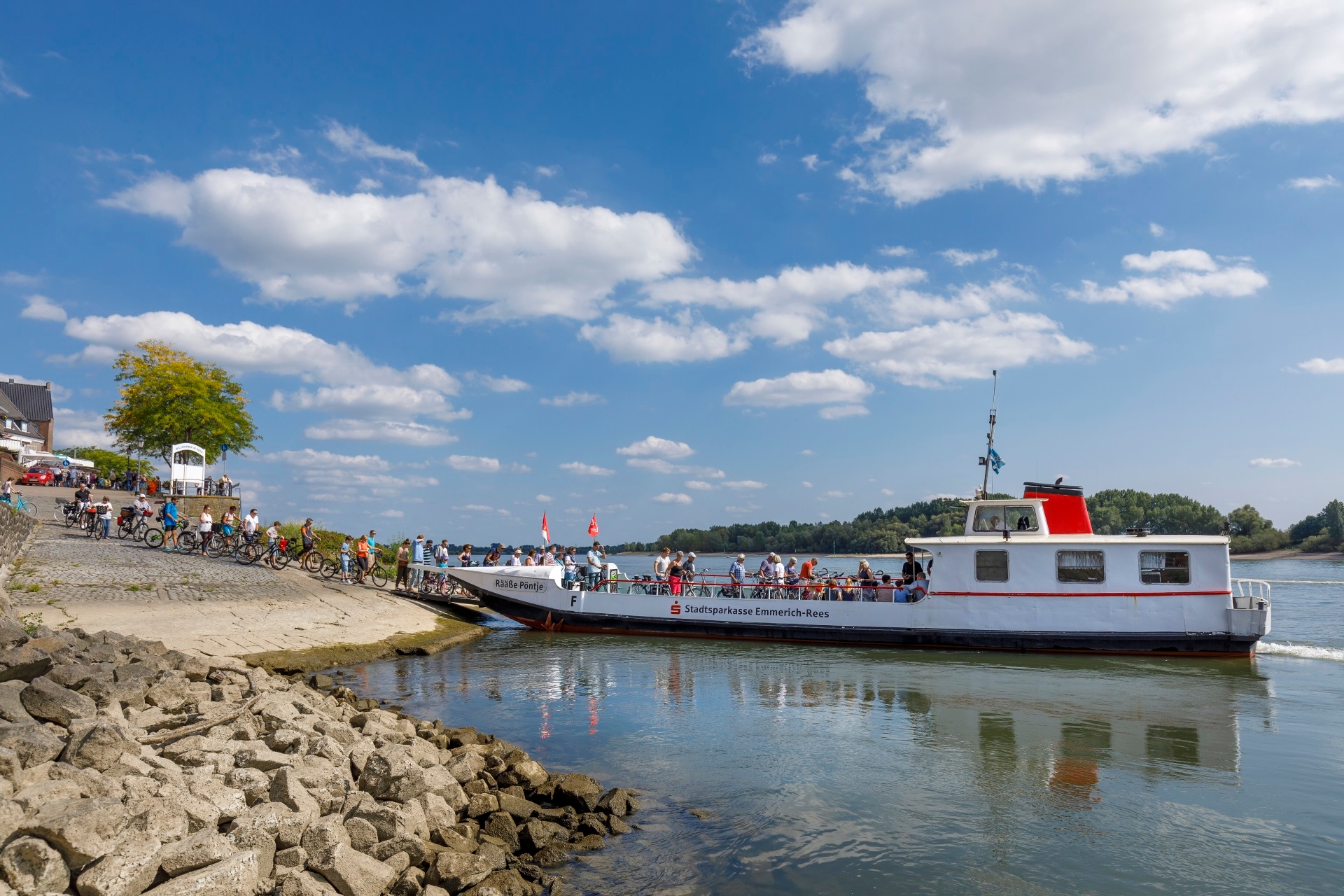 Personenfähre "Rääße Pöntje"