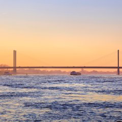 Rheinbrücke Rees - Link öffnet seitenüberlagerndes Dialog-Fenster