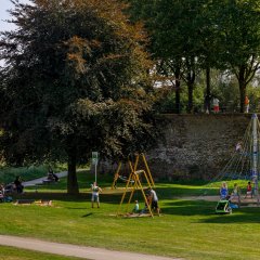 Spielplatz am Rhein - Link öffnet seitenüberlagerndes Dialog-Fenster