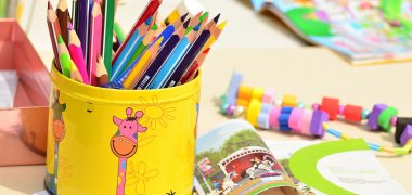 colored-pencils-1506589_1920.jpg