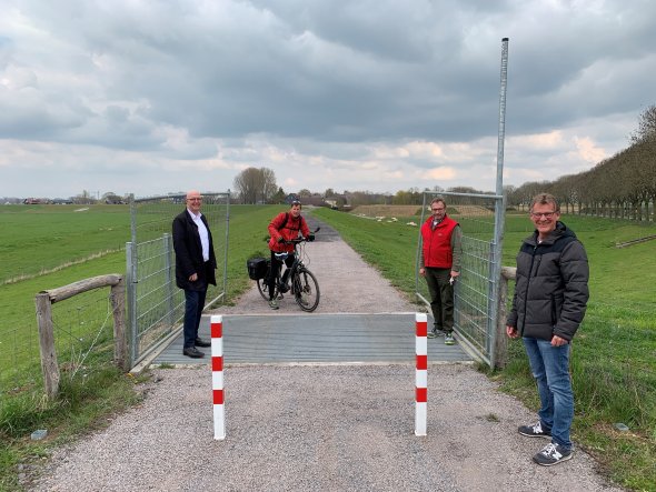 Deichkronenradweg