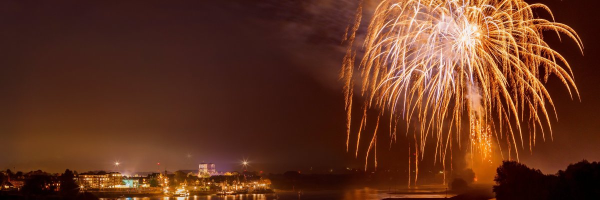 Reeser_Kirmes_Feuerwerk_2415x2.JPG