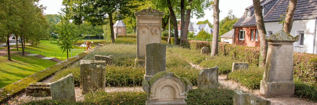 juedischer_Friedhof_auf_Stadtmauer.jpg