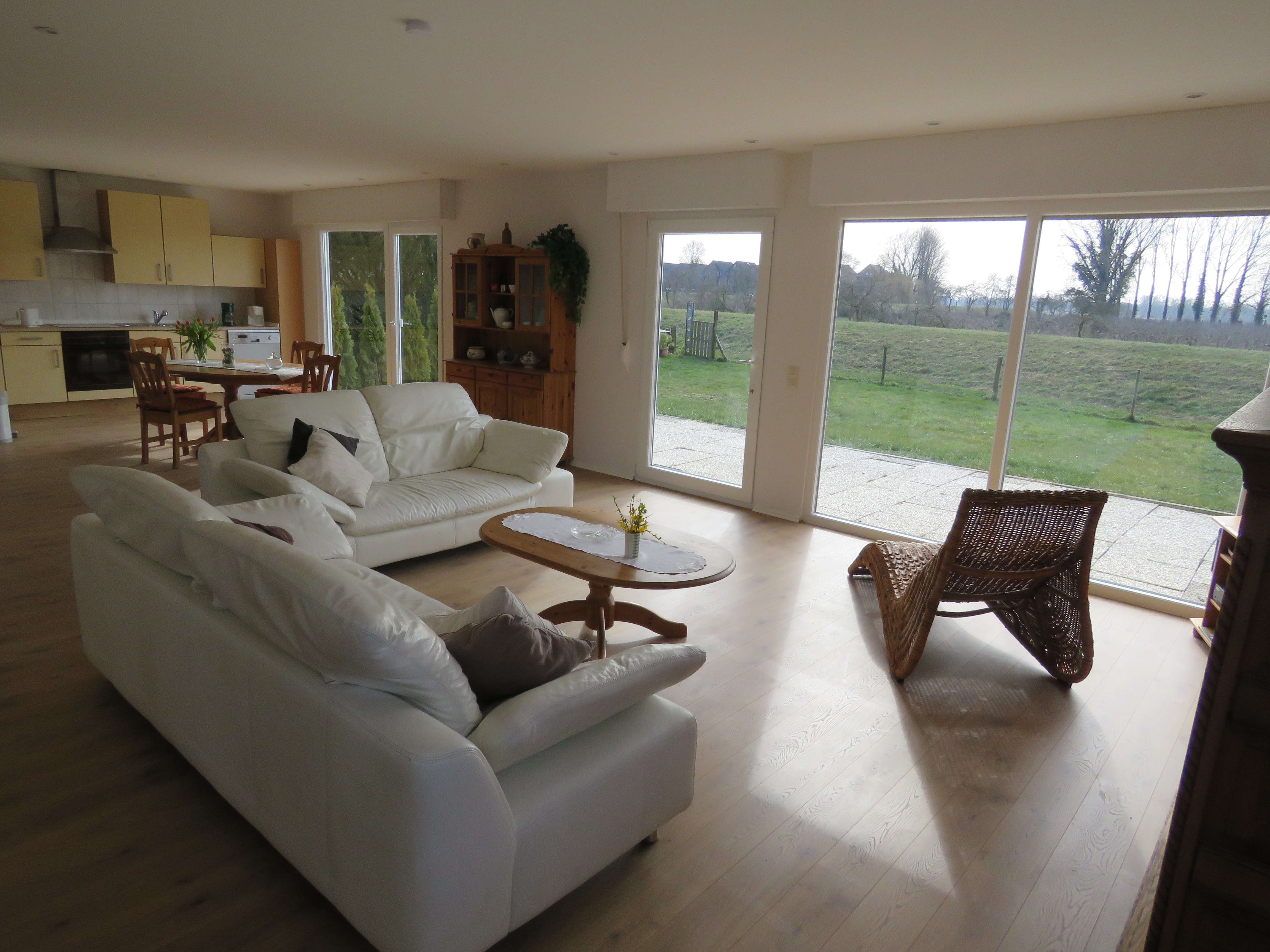 Ferienbungalow am Rheindeich.JPG