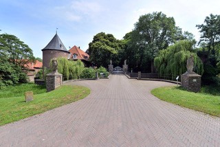 SchlossHueth.jpeg
