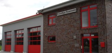 feuerwehrgeraetehaus_bienen.jpg